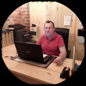 Alain Hotte à son bureau chez Second Hand Bike